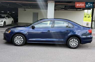 Седан Volkswagen Jetta 2013 в 