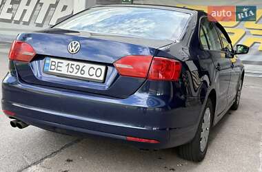 Седан Volkswagen Jetta 2013 в 