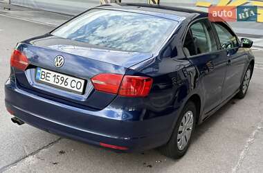 Седан Volkswagen Jetta 2013 в 