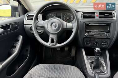 Седан Volkswagen Jetta 2013 в 