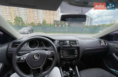 Седан Volkswagen Jetta 2010 в 