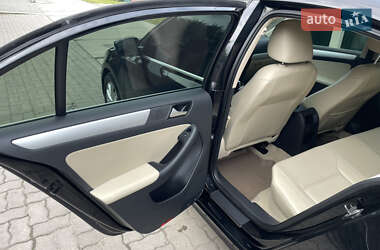 Седан Volkswagen Jetta 2014 в 