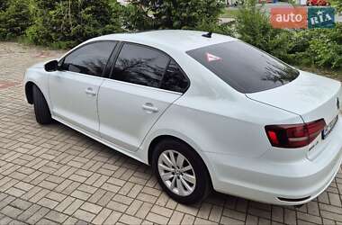 Седан Volkswagen Jetta 2016 в 