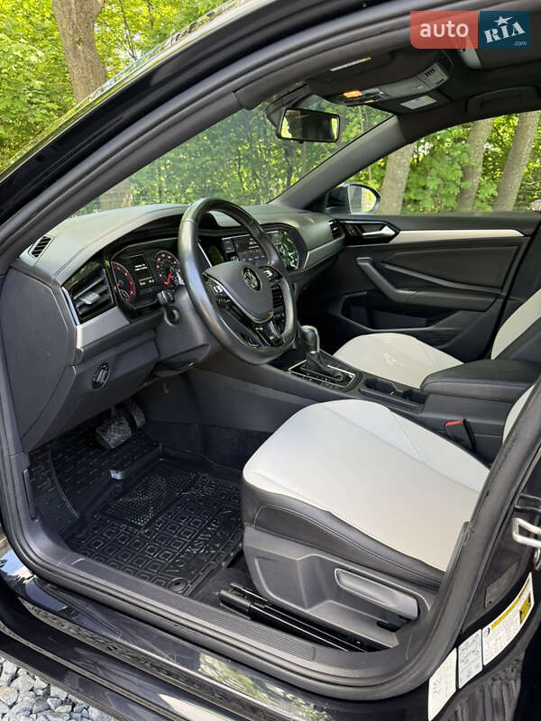 Седан Volkswagen Jetta 2018 в Львові