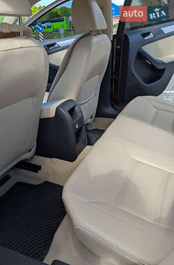 Седан Volkswagen Jetta 2013 в 
