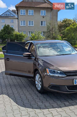 Седан Volkswagen Jetta 2013 в 