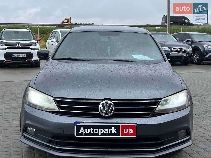 Седан Volkswagen Jetta 2016 в Львові