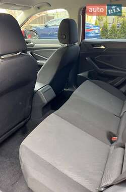 Седан Volkswagen Jetta 2020 в 