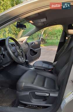 Седан Volkswagen Jetta 2012 в 