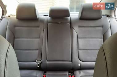 Седан Volkswagen Jetta 2012 в 