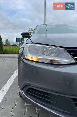 Седан Volkswagen Jetta 2012 в 