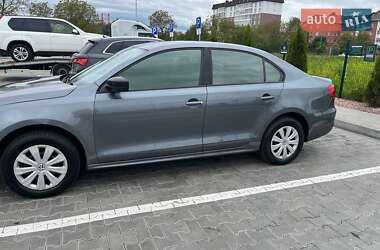 Седан Volkswagen Jetta 2012 в 