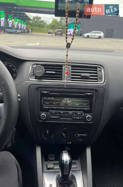 Седан Volkswagen Jetta 2012 в 