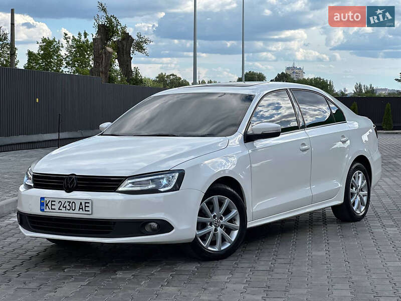 Седан Volkswagen Jetta 2012 в 