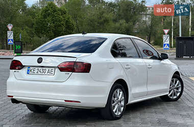 Седан Volkswagen Jetta 2012 в 