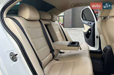 Седан Volkswagen Jetta 2012 в 
