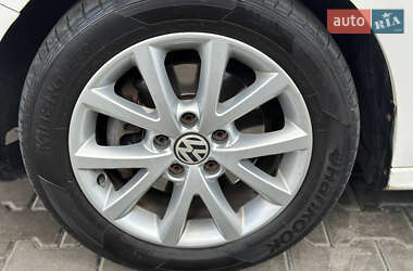 Седан Volkswagen Jetta 2012 в 