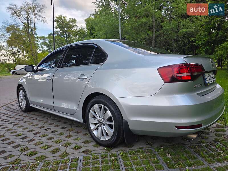 Седан Volkswagen Jetta 2015 в Киеве