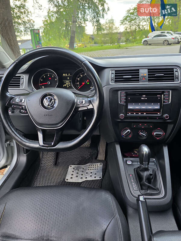 Седан Volkswagen Jetta 2015 в Киеве