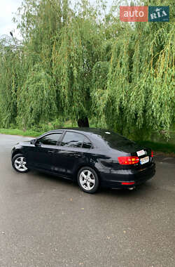 Седан Volkswagen Jetta 2012 в 