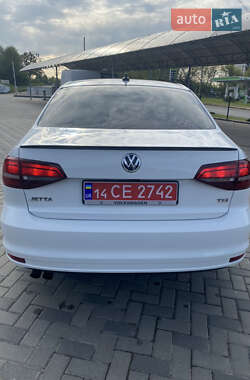 Седан Volkswagen Jetta 2016 в 