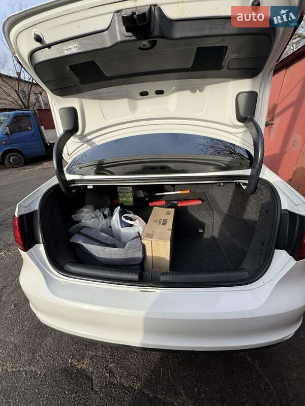 Седан Volkswagen Jetta 2013 в Киеве