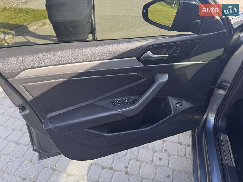 Седан Volkswagen Jetta 2018 в Львове