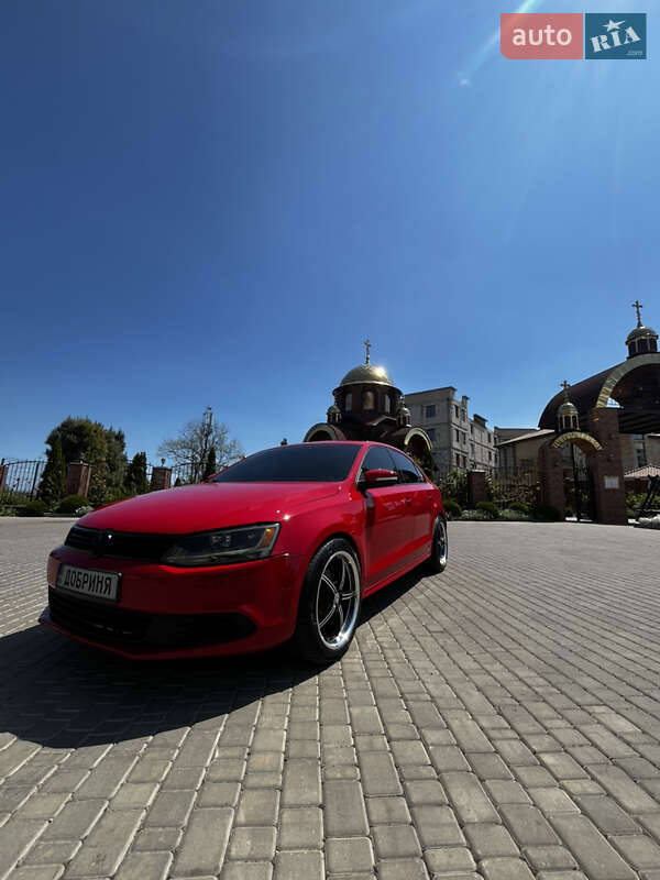Седан Volkswagen Jetta 2012 в 