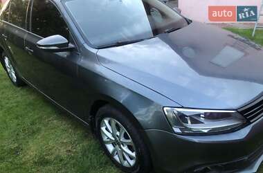 Седан Volkswagen Jetta 2012 в 