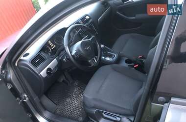 Седан Volkswagen Jetta 2012 в 