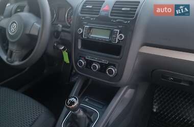 Седан Volkswagen Jetta 2010 в 