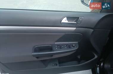 Седан Volkswagen Jetta 2010 в 