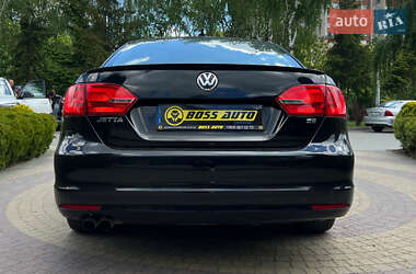 Седан Volkswagen Jetta 2013 в 