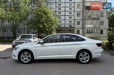 Седан Volkswagen Jetta 2018 в 