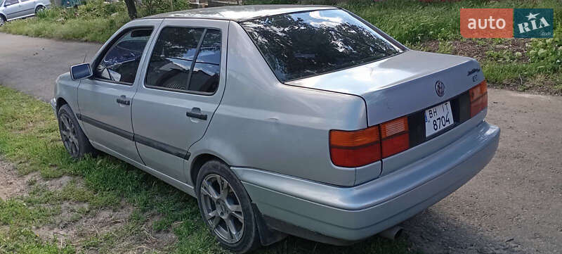 Седан Volkswagen Jetta 1994 в 