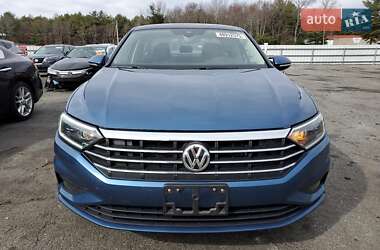 Седан Volkswagen Jetta 2020 в 