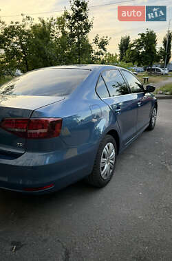 Седан Volkswagen Jetta 2016 в 