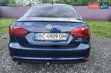 Седан Volkswagen Jetta 2012 в 