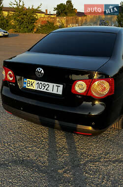 Седан Volkswagen Jetta 2009 в 
