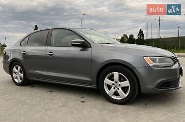 Седан Volkswagen Jetta 2012 в 