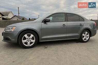 Седан Volkswagen Jetta 2012 в 