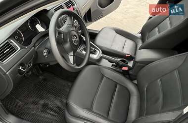 Седан Volkswagen Jetta 2012 в 