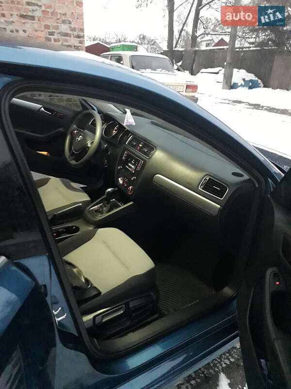 Седан Volkswagen Jetta 2016 в Чернигове