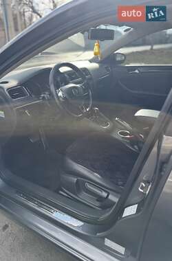 Седан Volkswagen Jetta 2015 в 