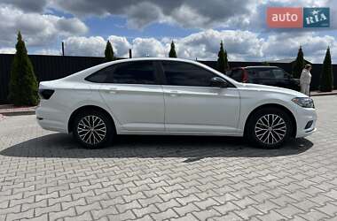 Седан Volkswagen Jetta 2018 в 