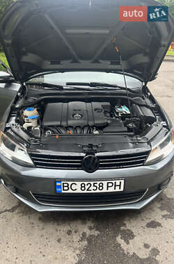 Седан Volkswagen Jetta 2012 в 