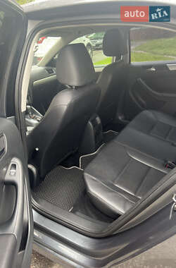 Седан Volkswagen Jetta 2012 в 