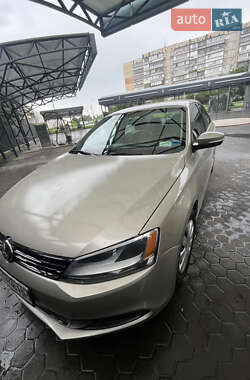 Седан Volkswagen Jetta 2013 в 