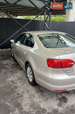 Седан Volkswagen Jetta 2013 в 