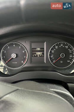 Седан Volkswagen Jetta 2013 в 